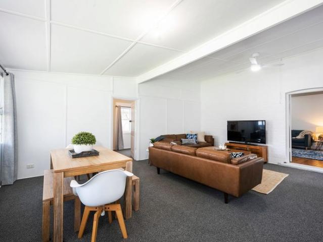 Charming Fully Furnished 5 Bedroom Home