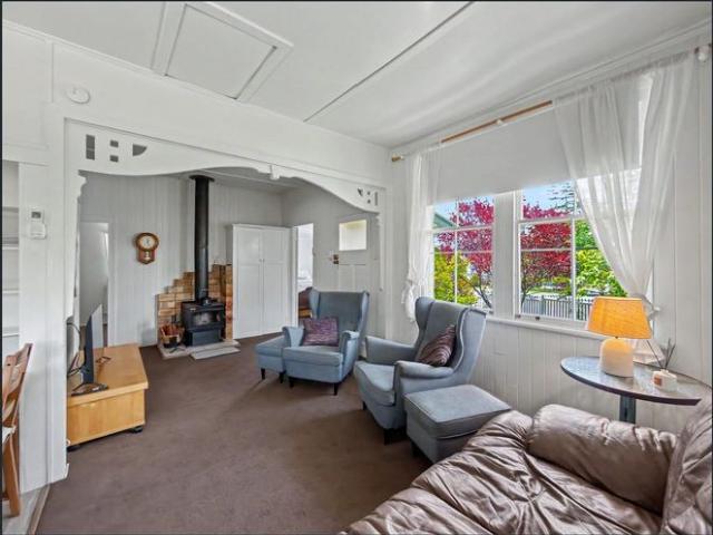 Charming Fully Furnished Cottage – Walk to Town