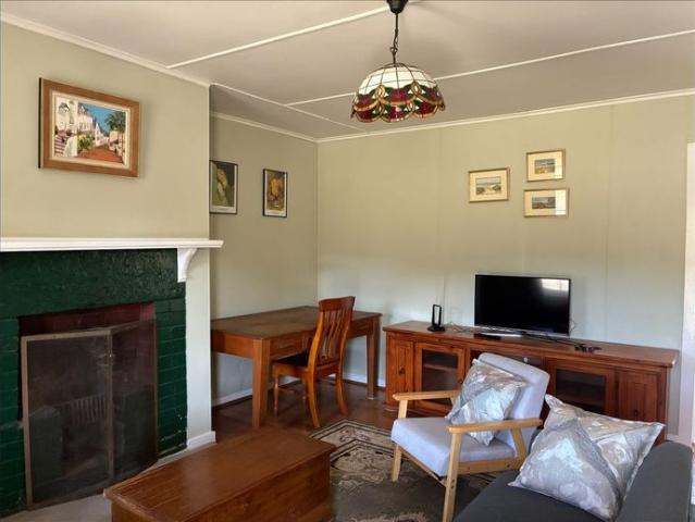 Charming Fully Furnished Cottage in Peaceful Bowenfels