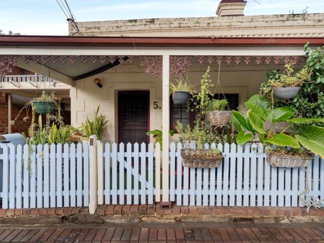 Charming Fully Furnished Character Cottage in the Heart of Hackney