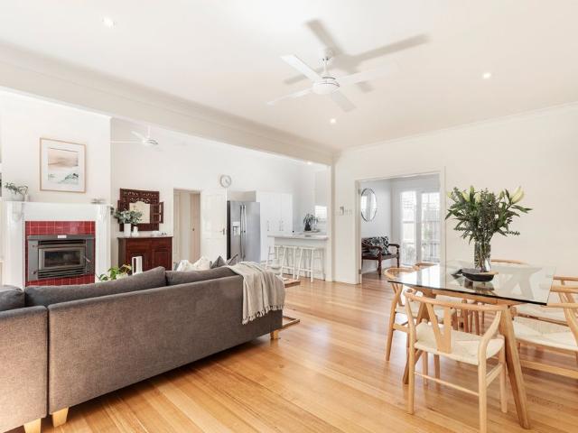 Charming Fully Furnished Federation Home!
