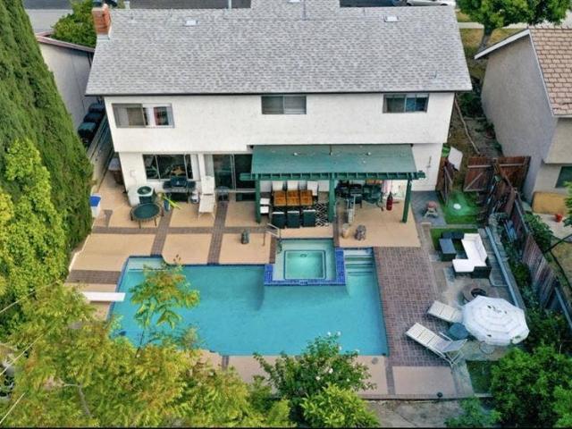 CHARMING FULLY FURNISHED STUDIO