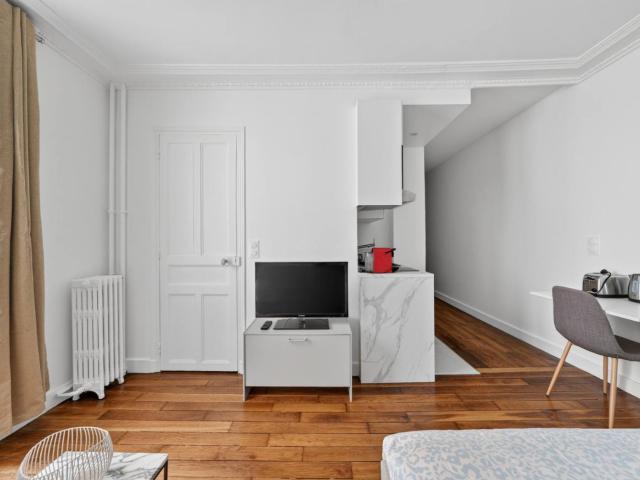 Charming fully renovated and fully equipped studio apartment