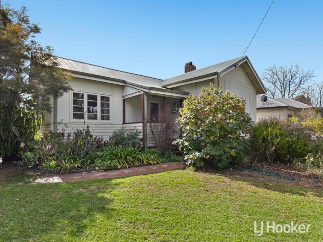 Charming Fully Renovated, Solar Powered Cottage in the Heart of Collie
