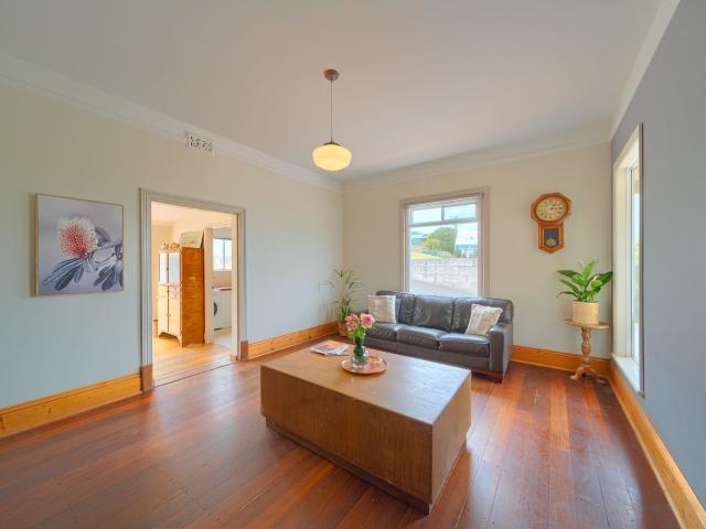 Charming, Fully Restored Cottage with Breathtaking Views