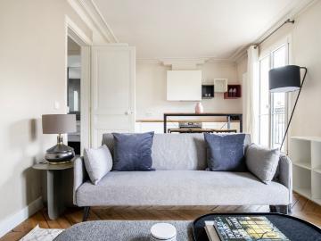 Charming Furnished 1BR in Vibrant Plaine Monceau