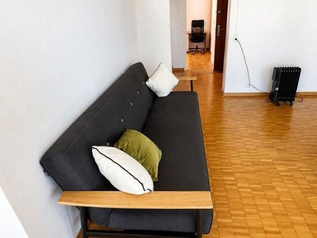 Charming Furnished 2.5 Room Apartment with Balcony and Beautiful Views in Adliswil