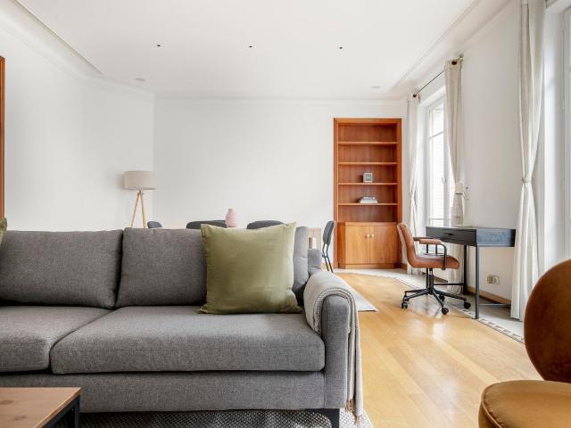 Charming Furnished 2BR in the Heart of Paris, Paris Amsterdam Apartments for Rent