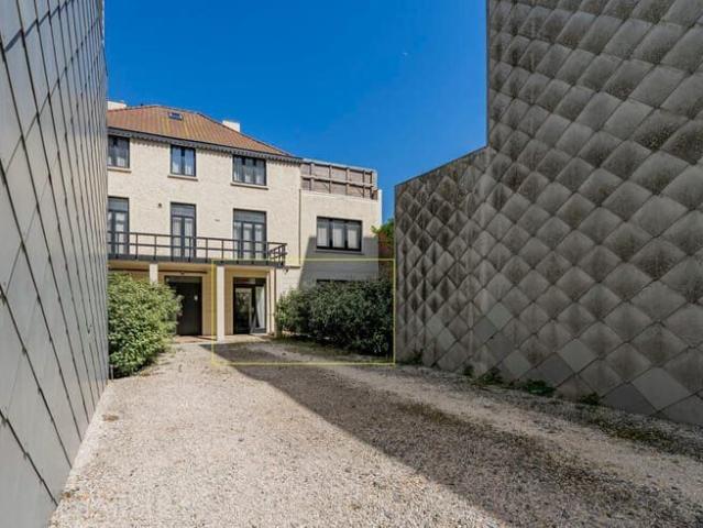 Charming furnished apartment with garden and 2 bedrooms in B