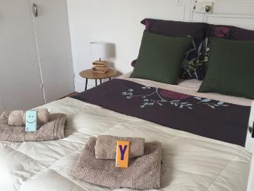 Charming Furnished Apartment with View of the Parisian Rooftops and Sacré Cœur, Just Steps from Montmartre, Paris Amsterdam Apartments for Rent