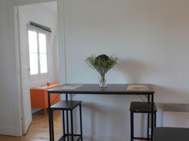 Charming Furnished Apartment with View of the Parisian Rooftops and Sacré Cœur, Just Steps from Montmartre, Paris Amsterdam Apartments for Rent
