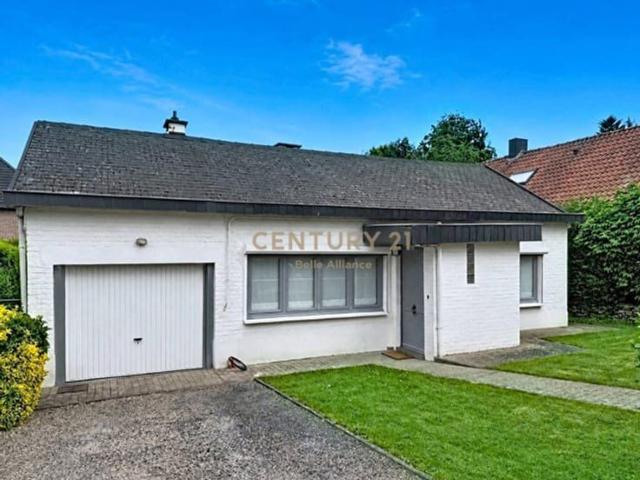 Charming furnished bungalow for rent Joli Bois neighborhood