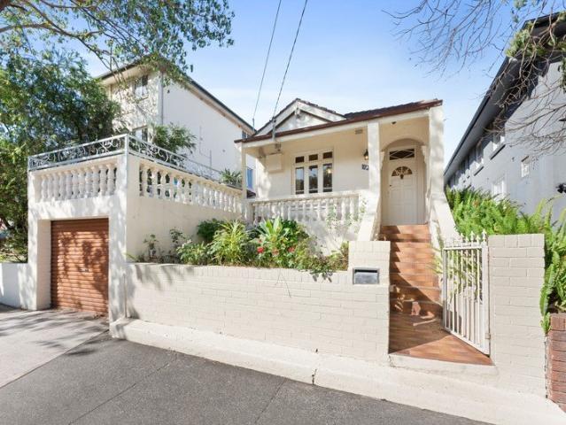 Charming Furnished Freestanding Home in Convenient Newtown Location