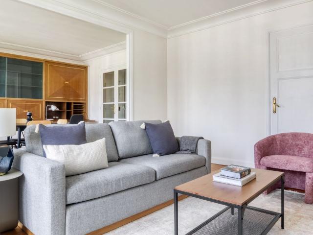 Charming Furnished One Bedroom in Paris, Paris Amsterdam Apartments for Rent