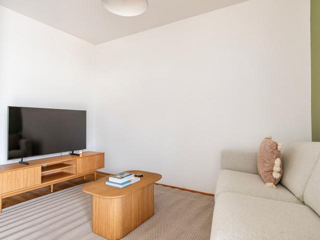 Charming Furnished One Bedroom in Vienna!
