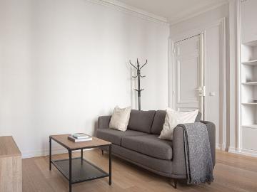 Charming Furnished Parisian Retreat in Invalides, Paris Amsterdam Apartments for Rent