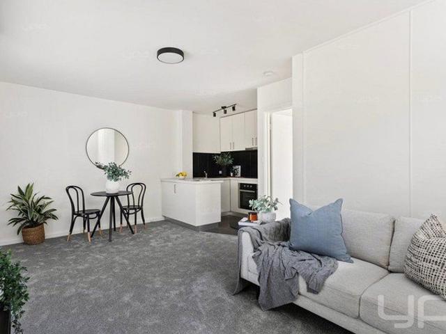 Charming Gardenvale Flat Affordable Living!