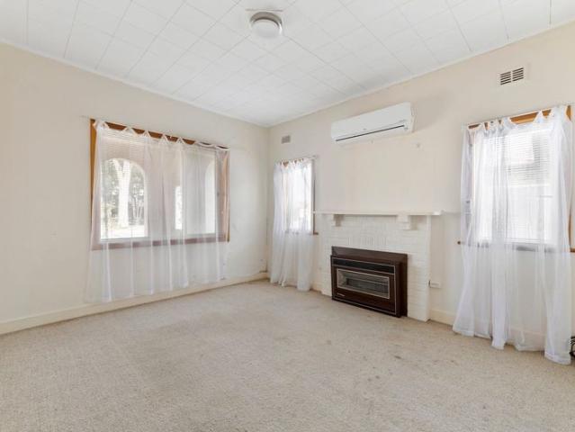 Charming Glandore bungalow with great positioning and a spacious garden oasis