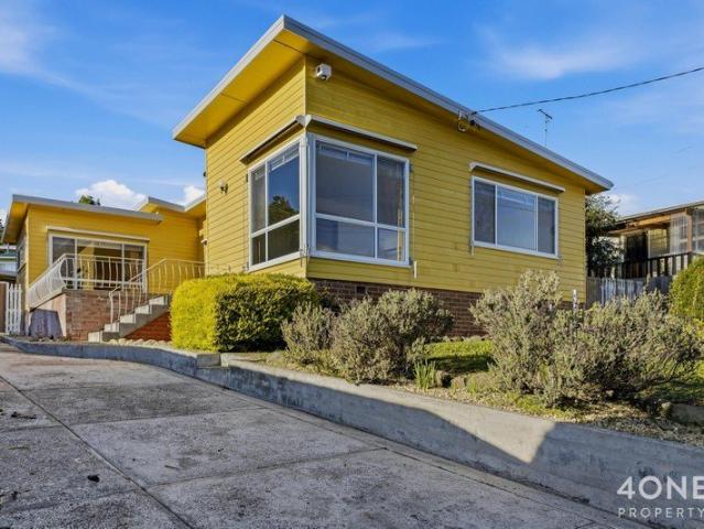 Charming Glenorchy Gem with City Views