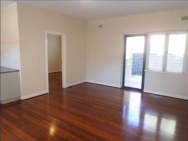 Charming Ground Floor Apartment in a Prime Crawley Location