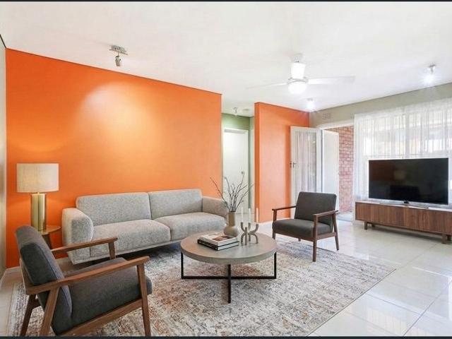 Charming Ground Floor Apartment with Courtyard Access