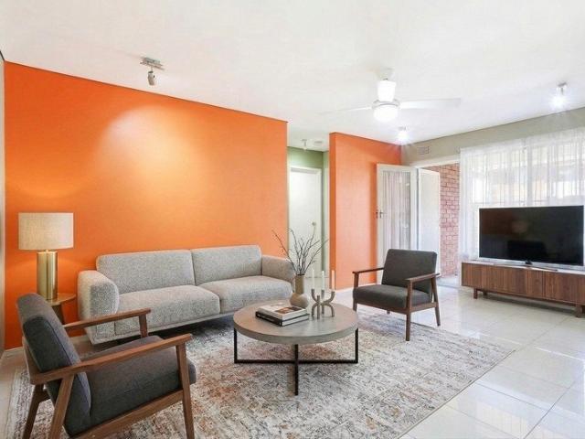 Charming Ground Floor Apartment with Courtyard Access