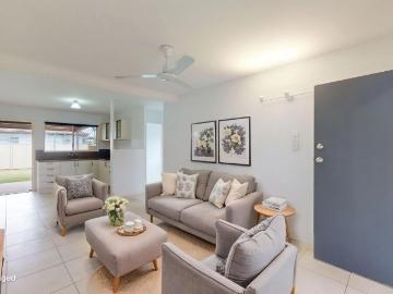 Charming Ground Floor Duplex!