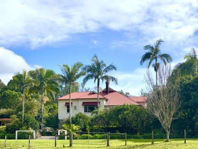 Charming Grand Timber Country House & Lifestyle, Close to Beaches & Town