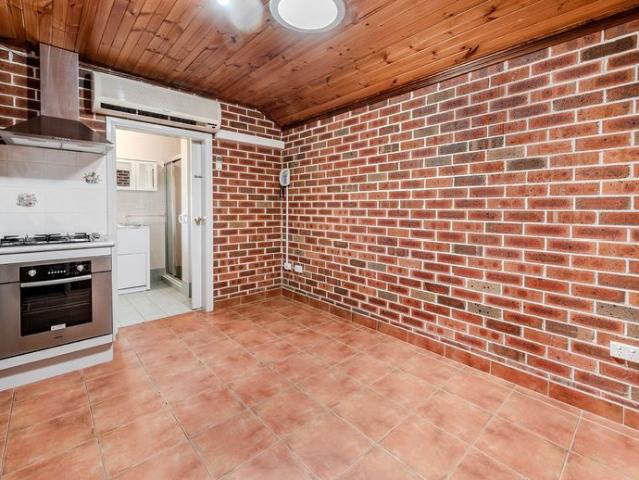 Charming Granny Flat In Convenient Location Water Usage Included