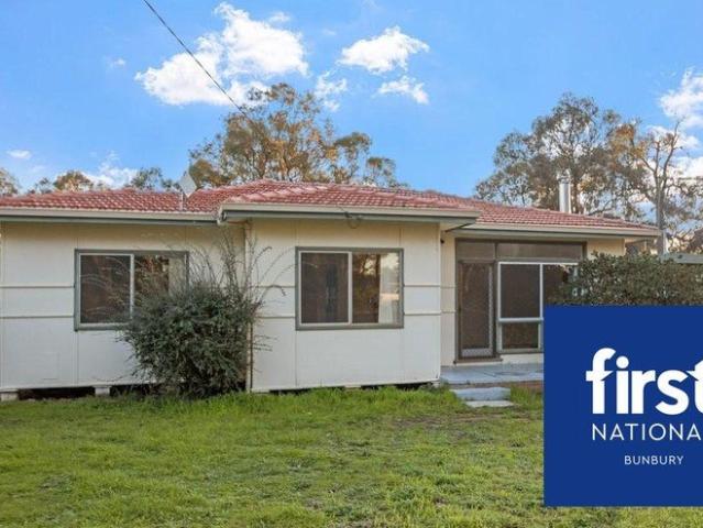 Charming Greenbushes Rental in Convenient Diorite Street Location