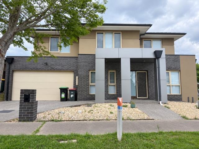 Charming Greenvale Unit Awaits You!