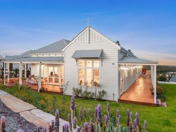 Charming Harkaway Home in Belmont North Richmond