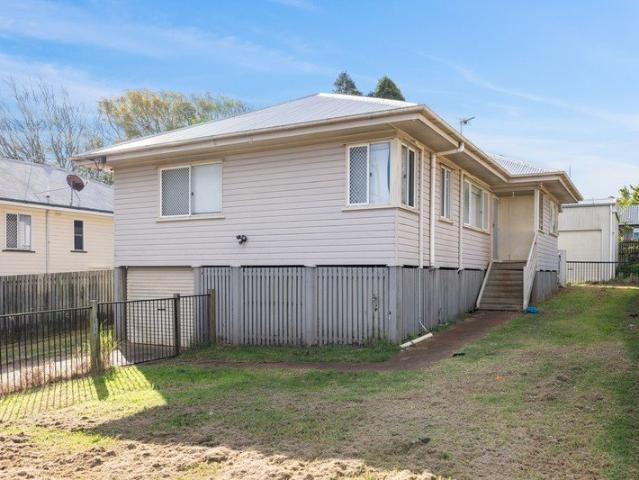 Charming Harlaxton Home with Secure Parking