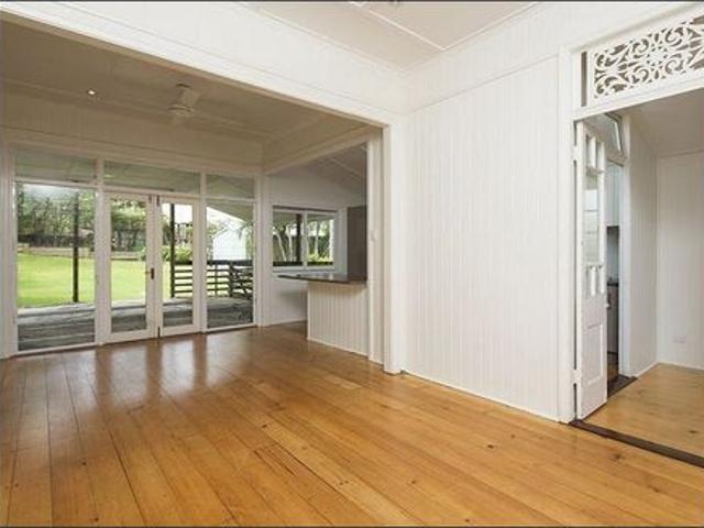 Charming Hawthorne Living with a Spacious Backyard
