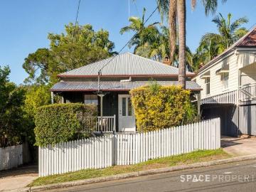 Charming Heritage Cottage in Prime Inner city Location