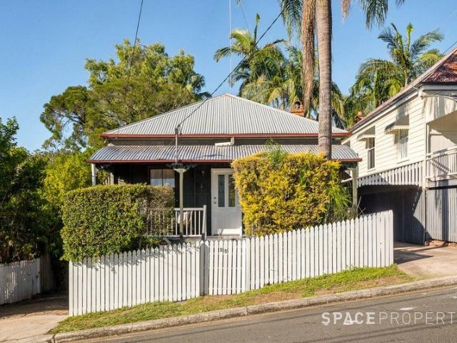 Charming Heritage Cottage in Prime Inner city Location