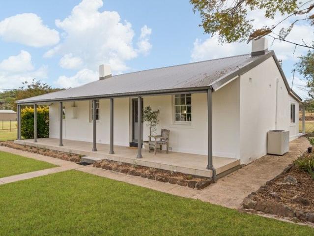 Charming Heritage Cottage in the Heart of Historic Rylstone