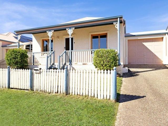 CHARMING HERITAGE STYLE COTTAGE MOMENTS TO EVERYTHING