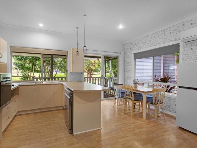 Charming Hinterland Furnished Cottage 2 Bedroom Retreat with Country Surrounds