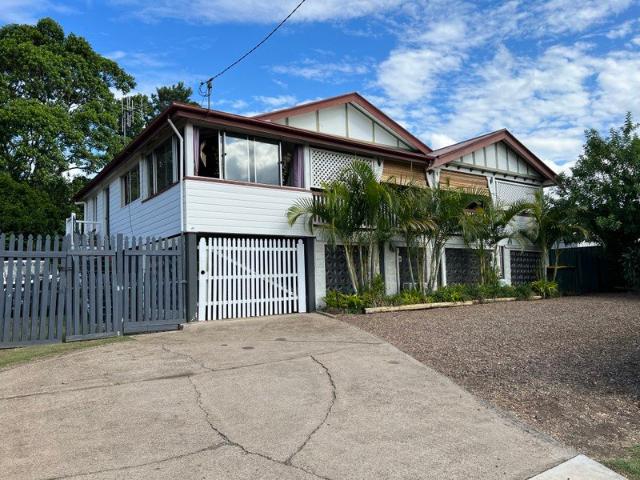 Charming High Set Queenslander Full of Character