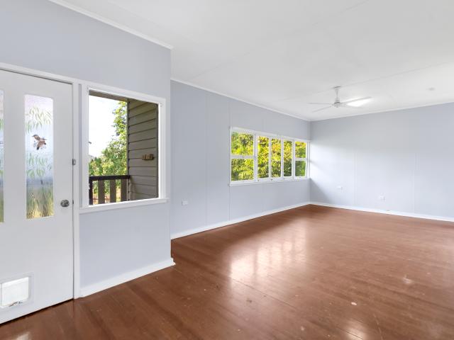 Charming High Set Queenslander with Seasonal Creek