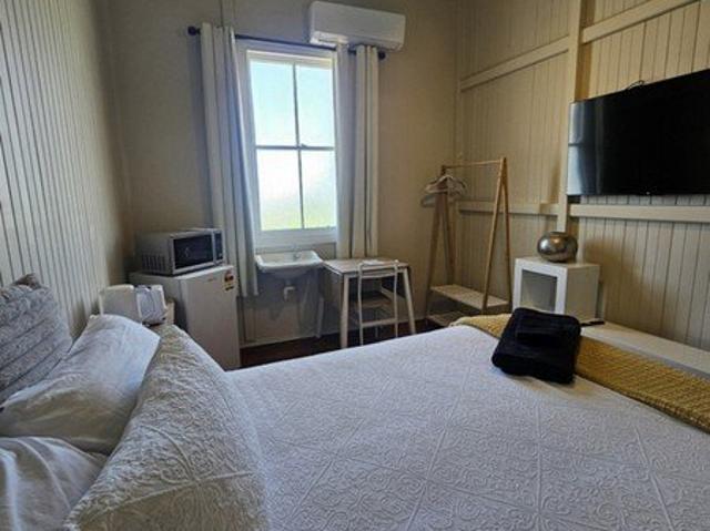 Charming & Historic: 1 Bedroom with a private bathroom