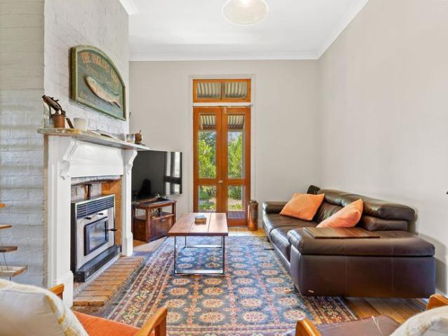 Charming Historic Teachers Cottage