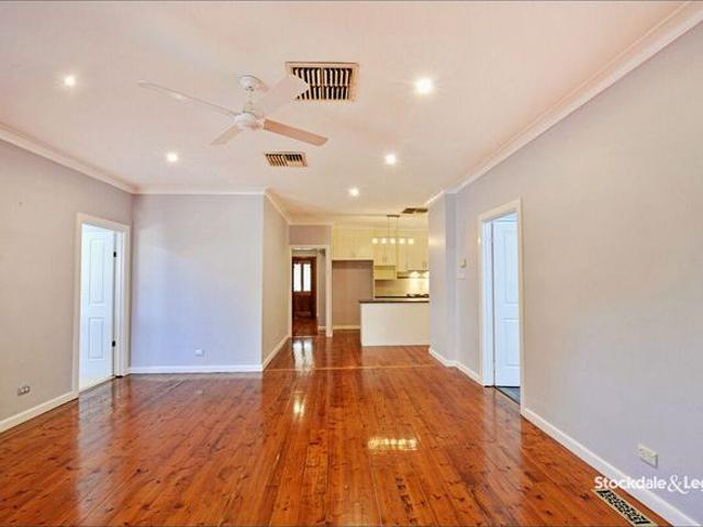CHARMING HOME NEAR VICTORIA LAKE