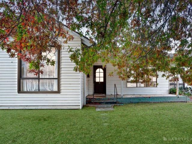 CHARMING HOME, BIG LAND, BRILLIANT OPPORTUNITY!