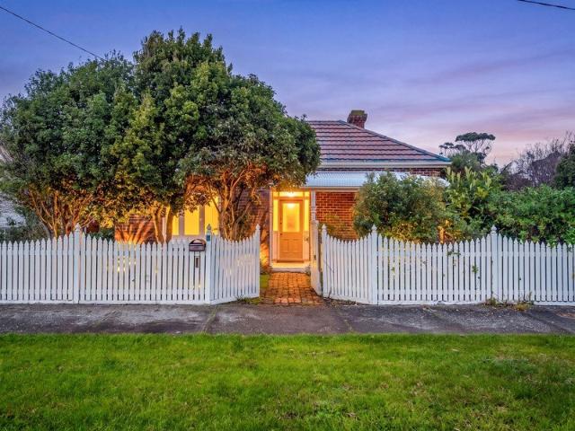 CHARMING HOME CIRCA 1905 IN WYNYARD!