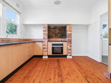 CHARMING HOME CLOSE TO CBD!