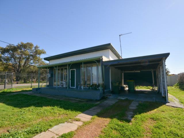 Charming Home Close to Everything!