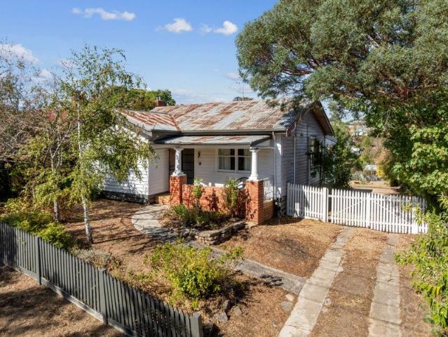 Charming Home Close to Town Centre Prime Location