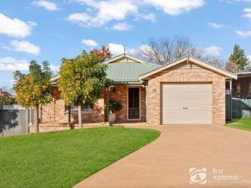 CHARMING HOME, CONVENIENT LOCATION